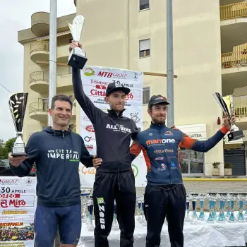 La pioggia non ferma Bicinpuglia: applausi per il V Trofeo Città del Mito